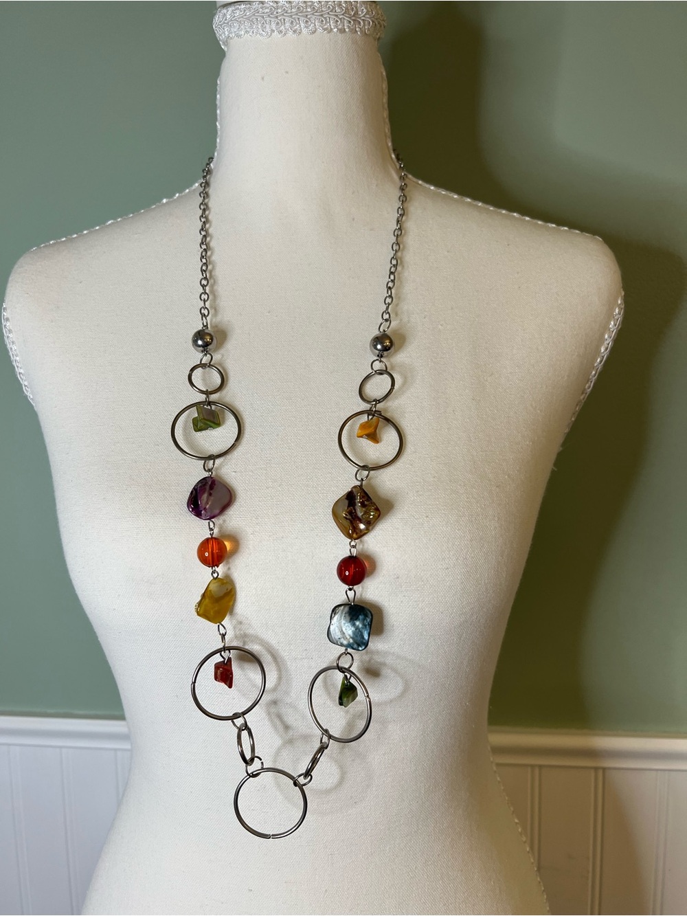 Long Silver Tone Ring-Link Necklace With Beautiful Jewel Tone Beads.